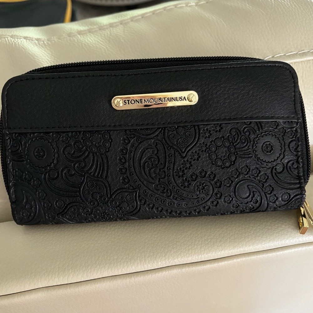 Stone Mountain black wallet